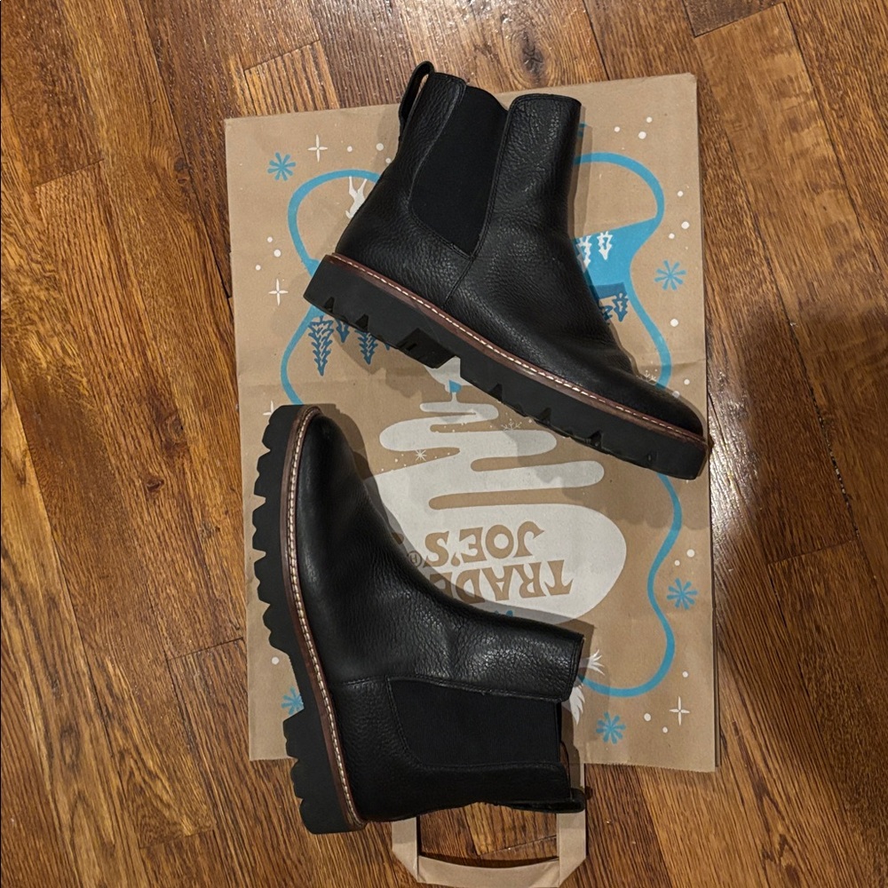 Madewell The Citywalk Lugsole Chelsea
Boot in Black Leather Sz 7.5 - Picture 7 of 10